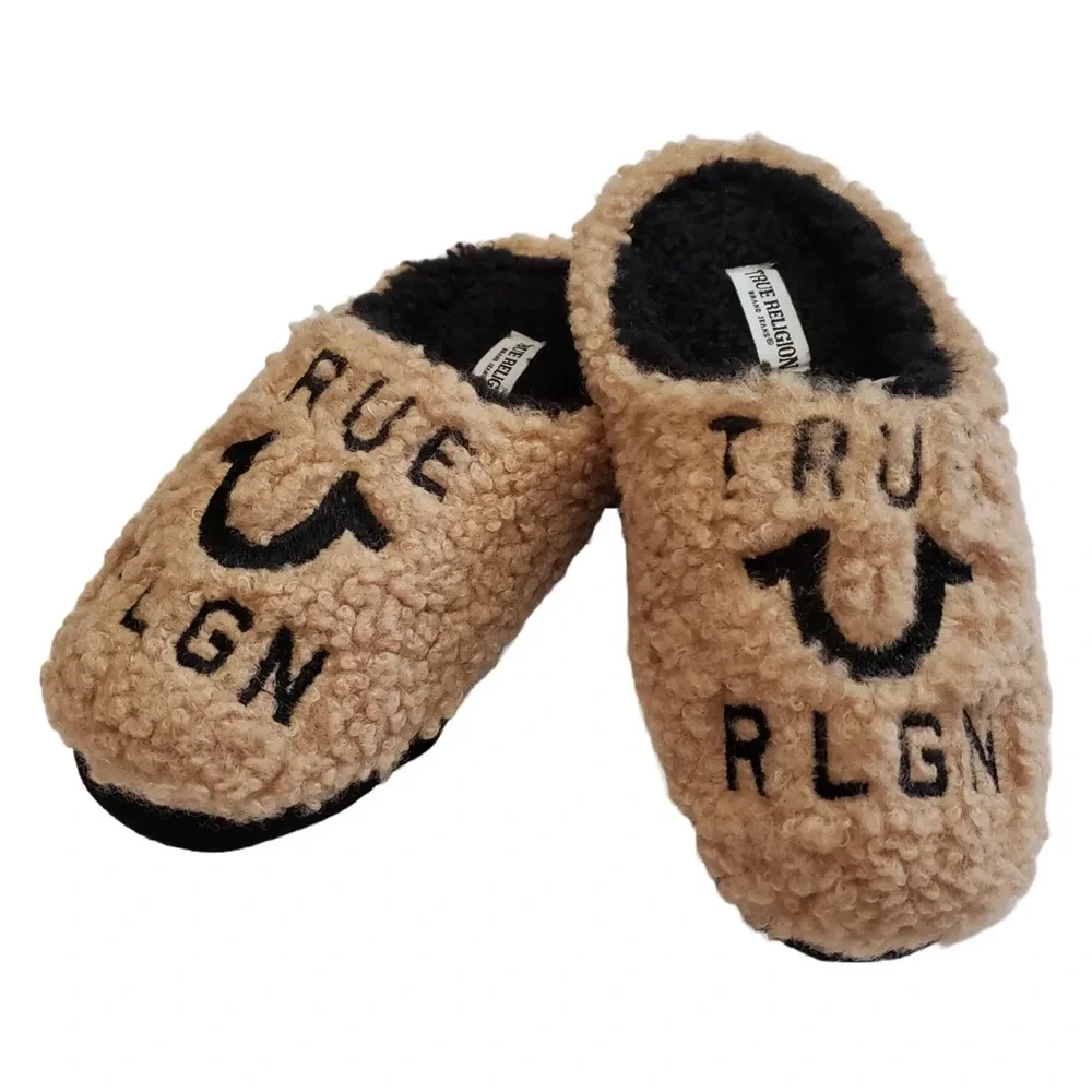 TRUE RELIGION men’s Faux Shearling Slippers Camel Beige Black